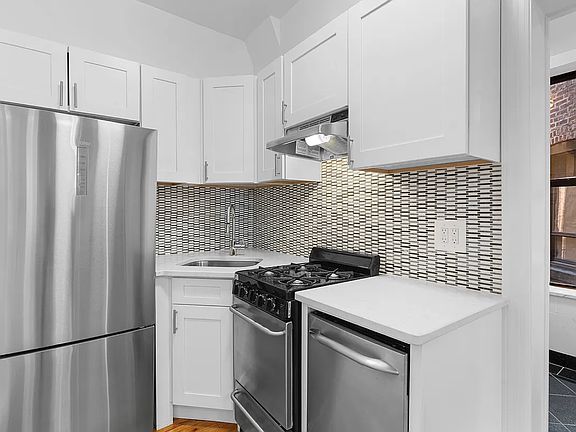 5th image of 243 Henry St APT 9