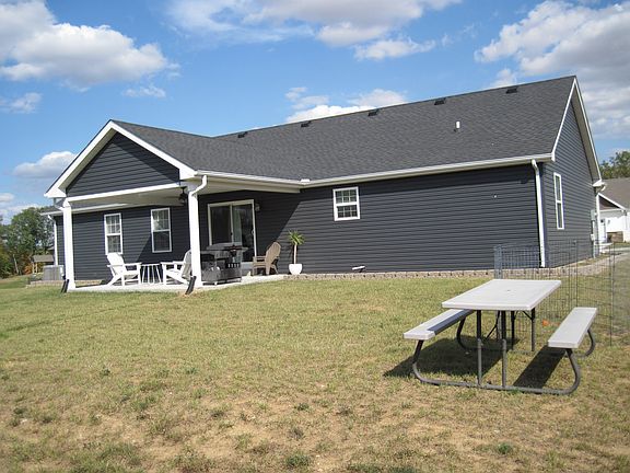 5th image of 193 Bentley Dr