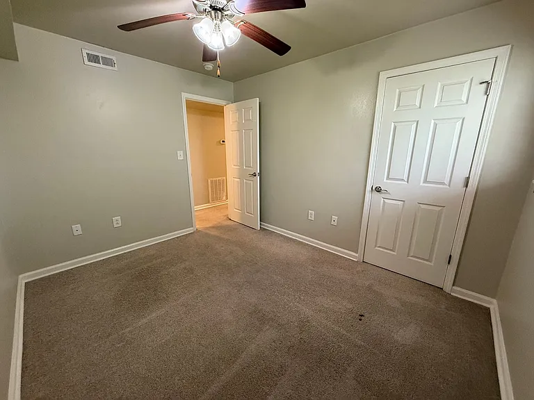 1730 Liberty Ln #14 — Photo 7