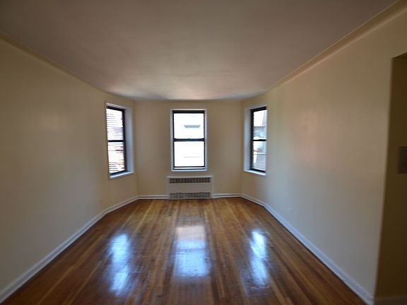4th image of 180 E 17th St APT 604