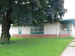 1404 N 9th Ave Pl E, Newton, IA 50208