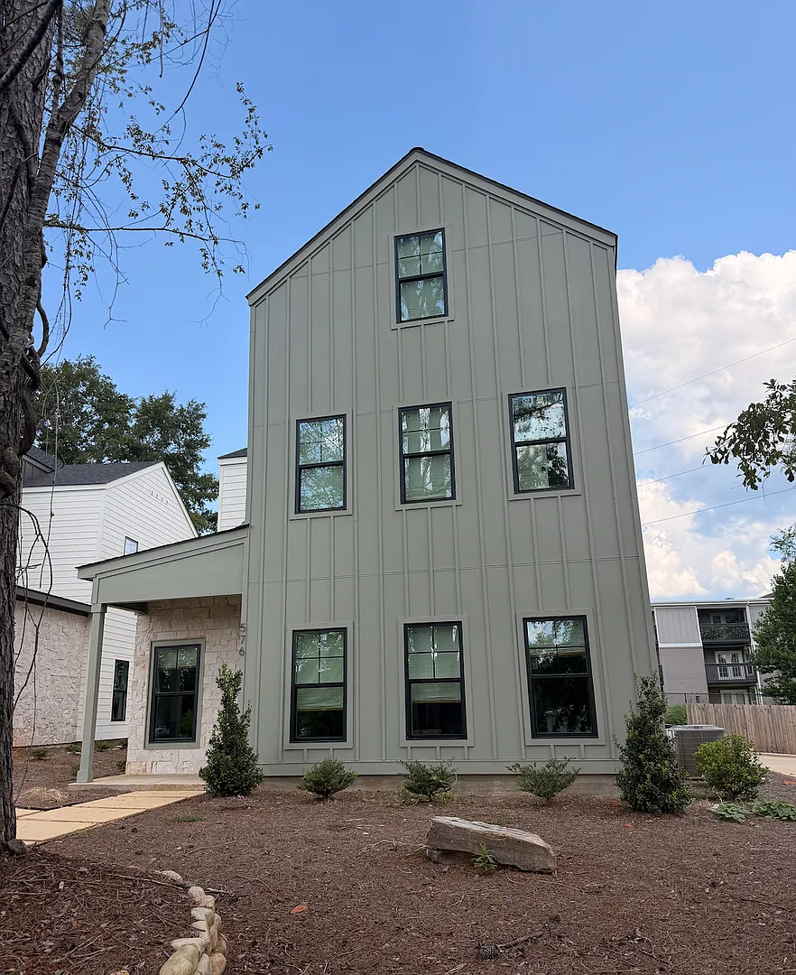576 Pride Avenue Brand-New Luxury Student Living — Photo 1