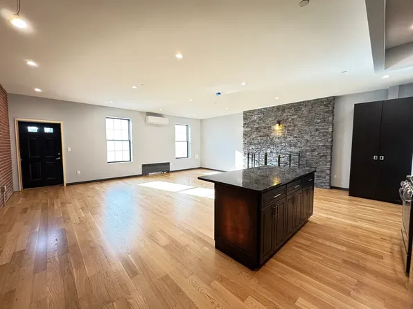 449 Humboldt Street image 1 of 27