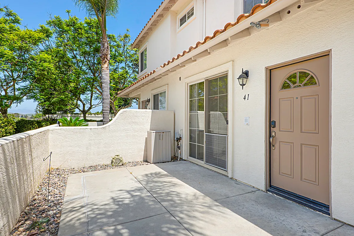 3 bed, 1372 sqft, $3,600 — Photo 2