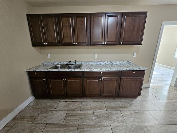 4th image of 4921 N Campbell St
