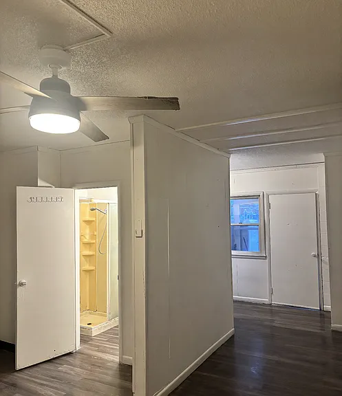 906 Gilbert St — Photo 2