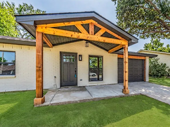 952 Briarwood Dr, Lewisville, TX 75067