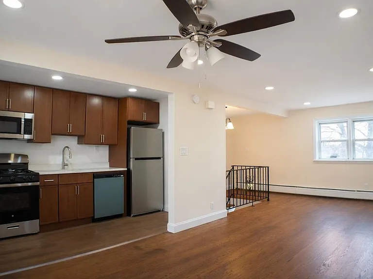 300 Cator Ave #2 — Photo 4