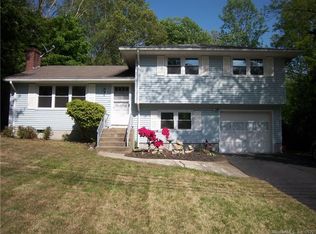 4 Norman Dr, Gales Ferry, CT 06335