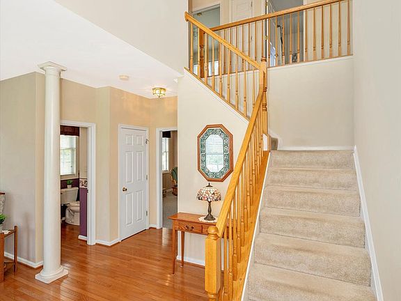 5th image of 221 Berkshire Dr