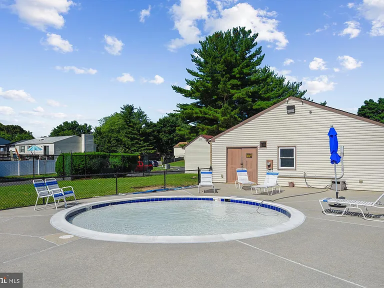 3512 Old Crown Dr — Photo 36