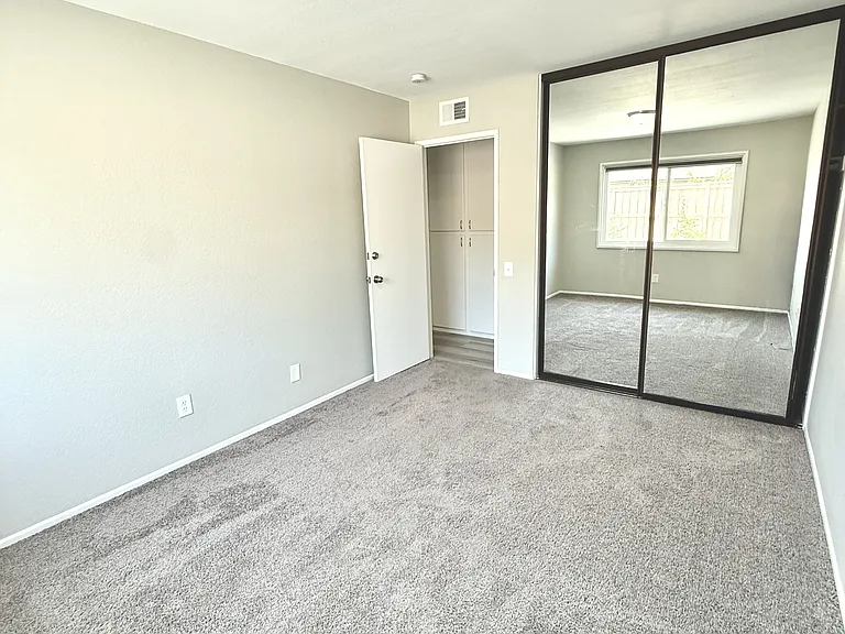 2382 Carlsbad Cir — Photo 20