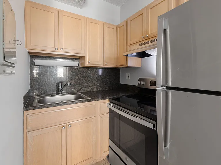 The Legacy HB at Clarendon Park — Photo 1