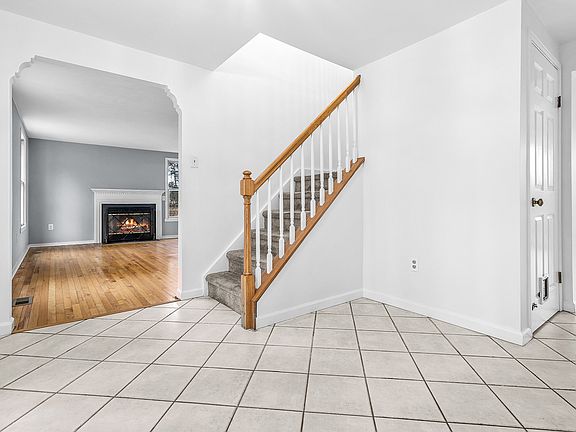 3rd image of 382 Mine Rd