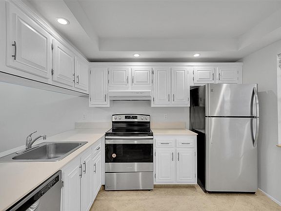 2nd image of 2612 Nassau Bend #D1