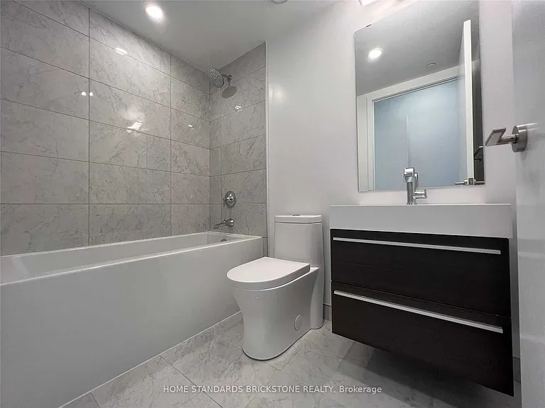 39 Roehampton Ave #2403 — Photo 6