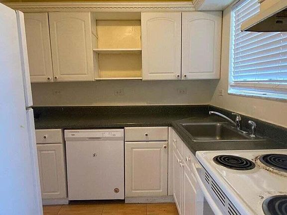 5th image of 6028 Forest Hill Boulevard #201