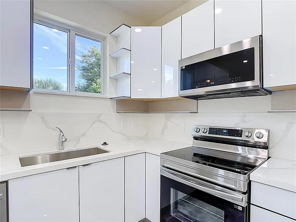 5 bed, 3.0 bath, 2467 sqft, $2,450 — Photo 3