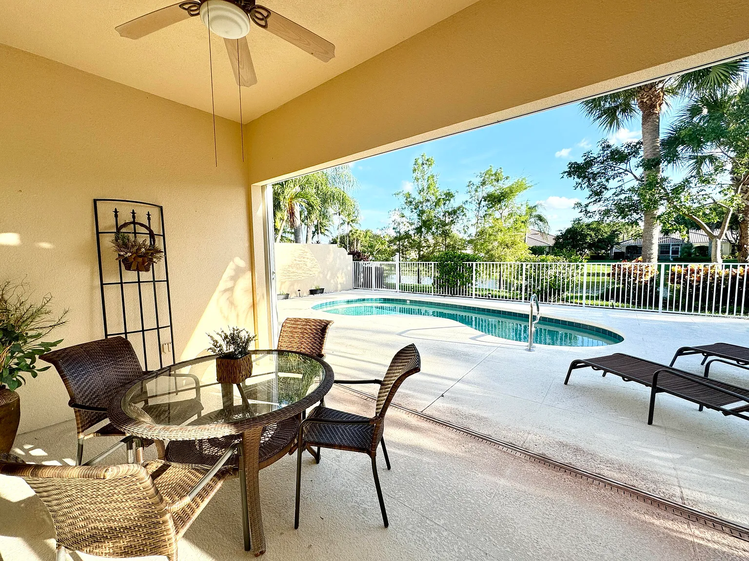 3 bed, 2.0 bath, 2001 sqft, $6,500 — Photo 4