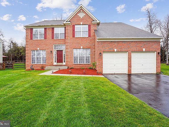 2nd image of 909 Sweet William Ct SE