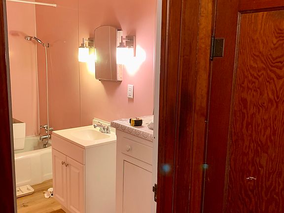 5th image of 1052 Iberia St