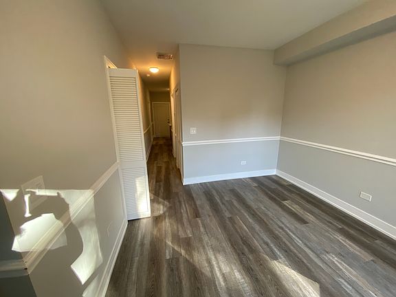 3rd image of 3347 N Hamlin Ave APT 1