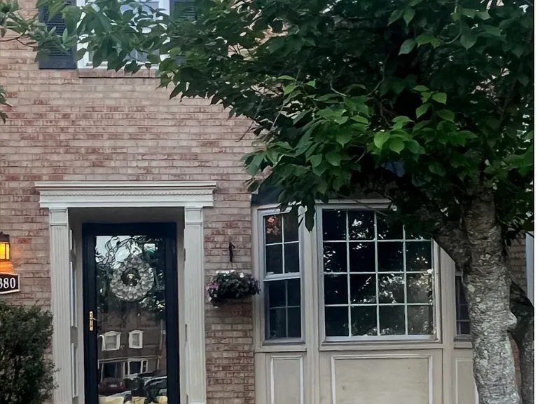 Cromwell Ct — Photo 1