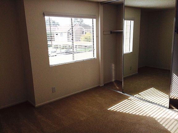 5th image of 82 Deerfield Ave