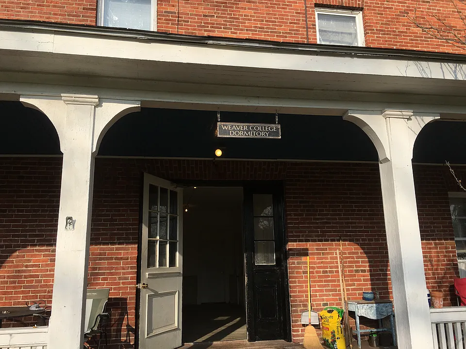 9 Lakeshore Dr #5