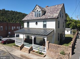 151 Fairfax St, Berkeley Springs, WV 25411