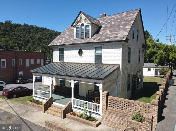151 Fairfax St, Berkeley Springs, WV 25411