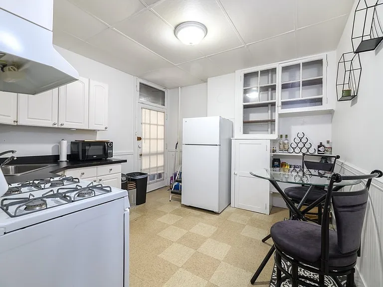 56 Walnut St #2 — Photo 11