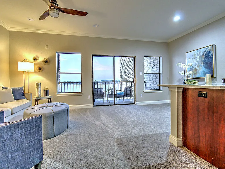 Towne Square Condos — Photo 7