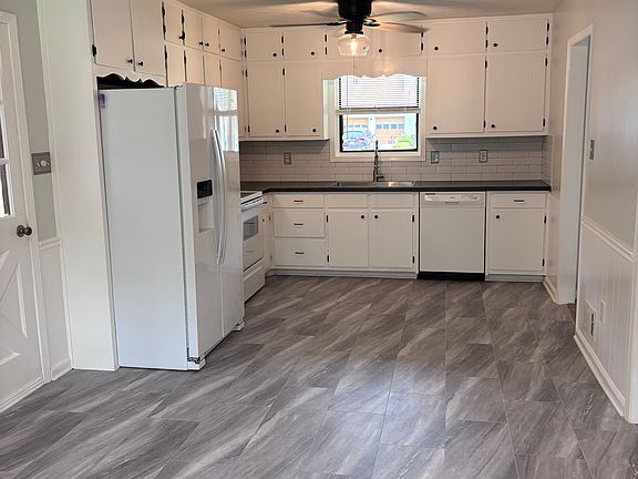 4th image of 488 Summerville Dr