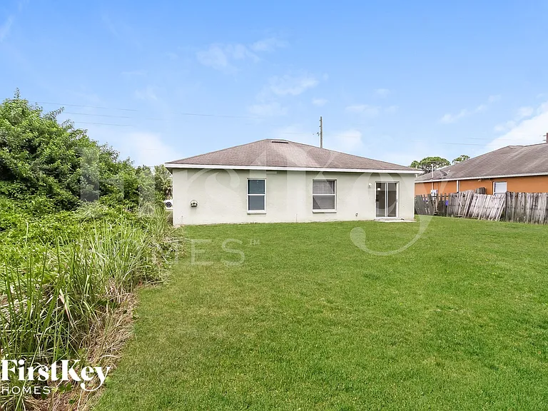 2067 N Chamberlain Blvd — Photo 15