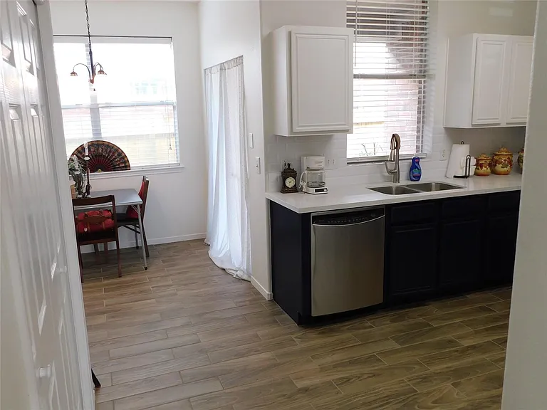 2919 Desert Oasis Ln — Photo 12