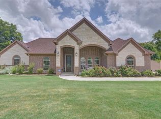 221 Wolf Mountain Ln, Fort Worth, TX 76140