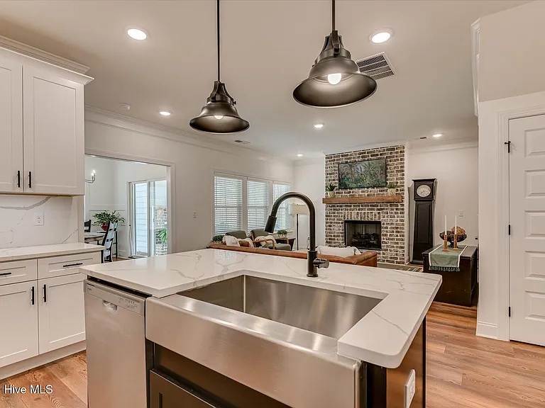 2049 Warbler Dr — Photo 19