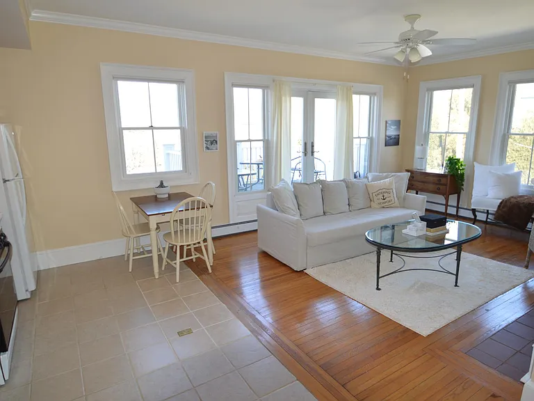398 Wolcott Ave #4 — Photo 19