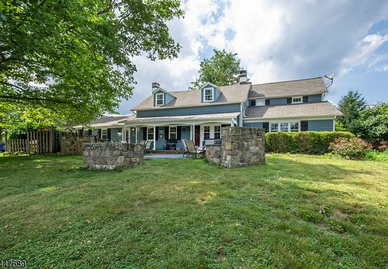 17 Hollow Brook Rd — Photo 1