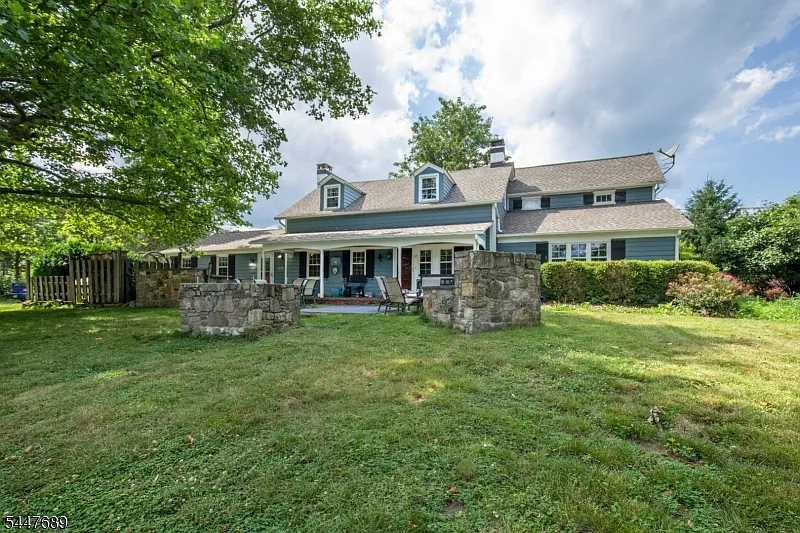 17 Hollow Brook Rd