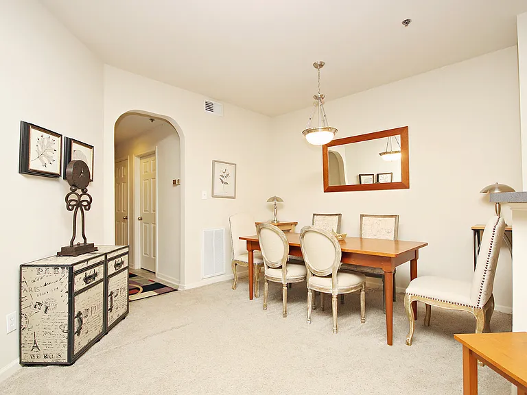 300 Riverbend Dr #4B — Photo 7