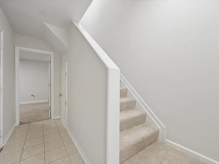 442 Blossom Ln — Photo 2