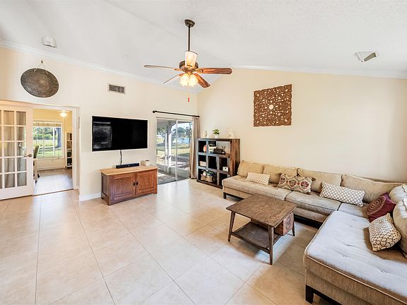 4th image of 9171 Carma Dr