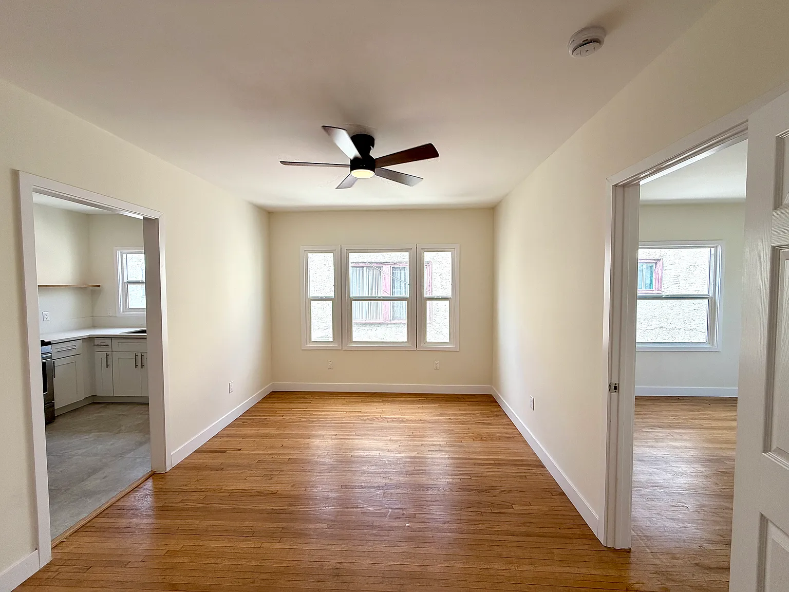 2 bed, 850 sqft, $2,600 — Photo 2