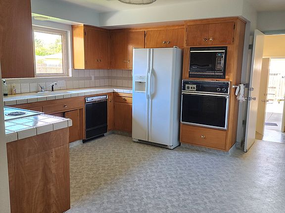 5th image of 6320 Lake Park Dr