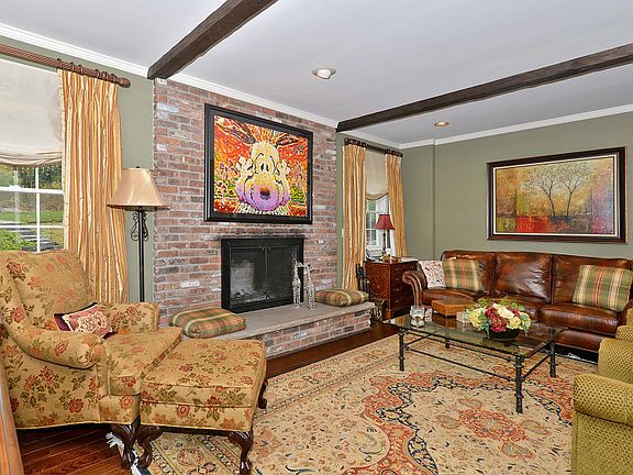2nd image of 27 Windridge Dr