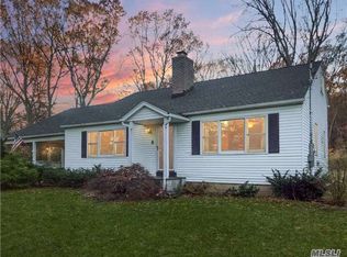 179 Dix Hills Rd, Dix Hills, NY 11746