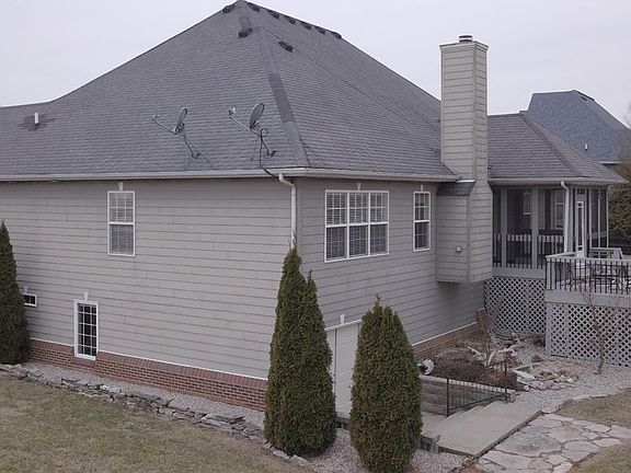 3rd image of 109 Whispering Brook Dr