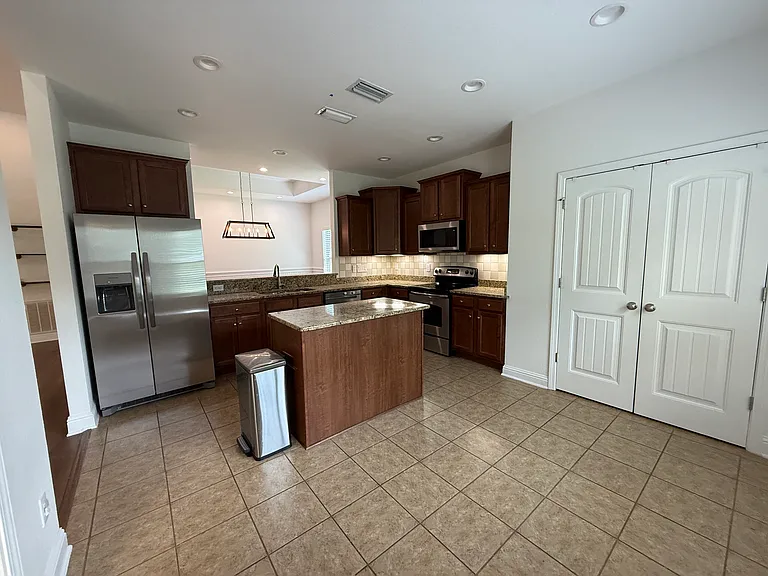 10510 Dunmore Dr — Photo 4